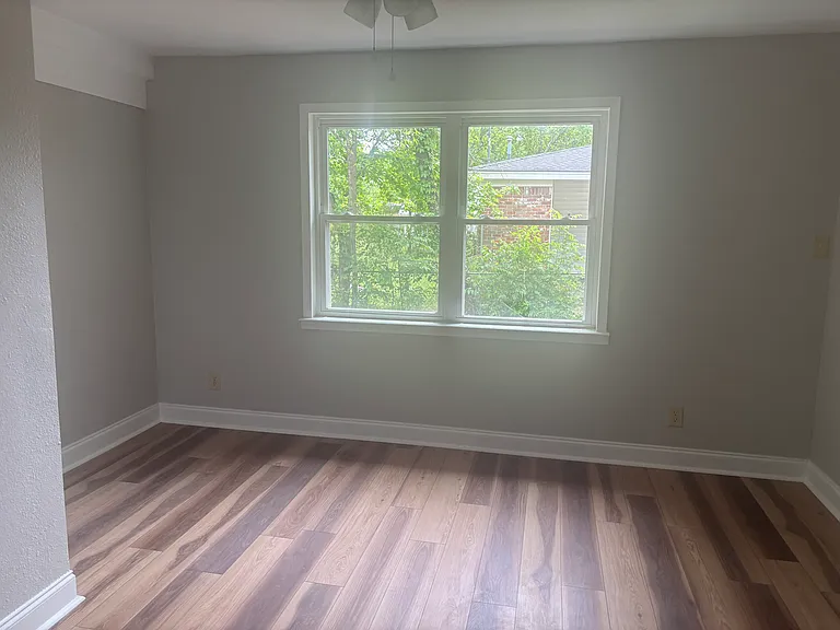 900 Sorrells Dr — Photo 7