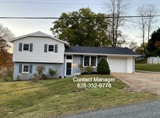 5195 Lake Park Dr, Hickory, NC 28601