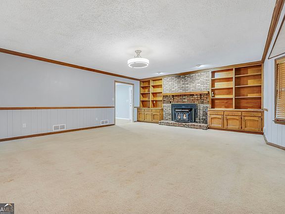 3rd image of 10 Melissa Dr