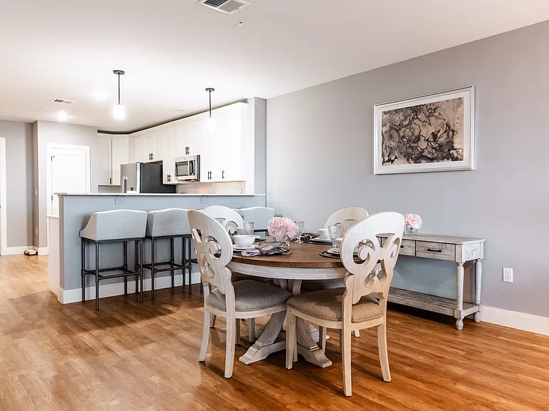 The Residence at 1000 Elm — Photo 9
