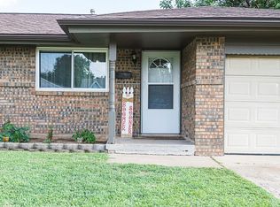 964 SW 3rd St, Moore, OK 73160
