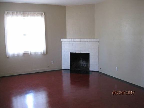 Living Rm w/Fireplace