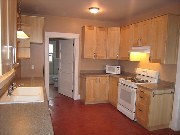 2nd image of 8835 SE 31st Ave