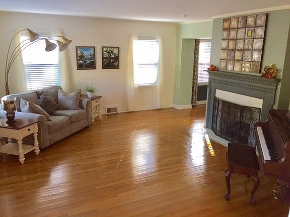 5th image of 3361 N Northwood Dr
