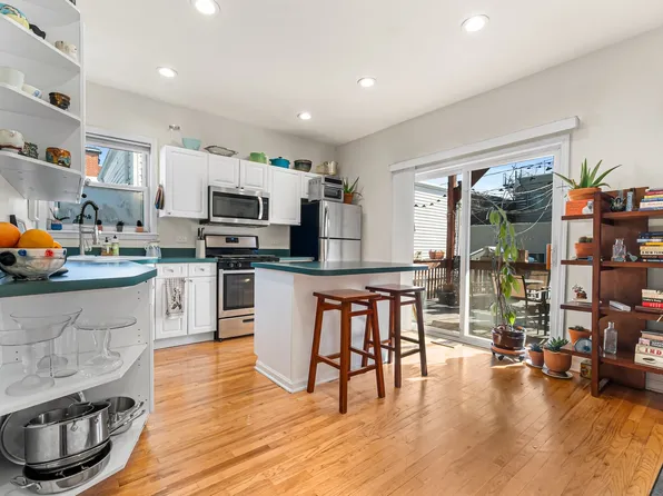 1927 W Ohio St, Chicago, IL 60622