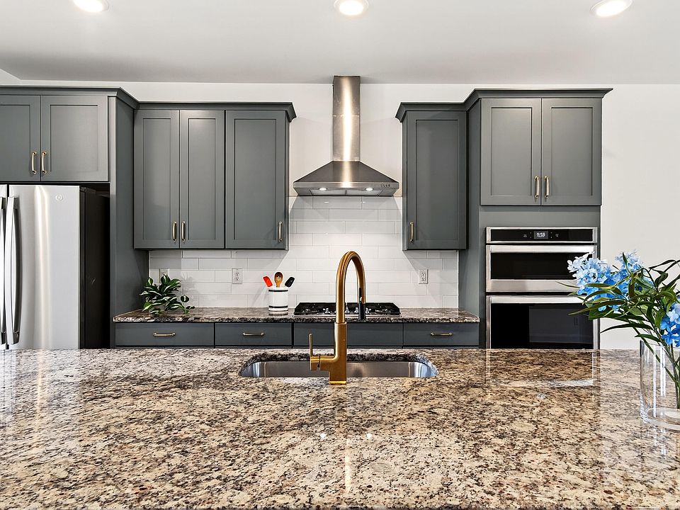 1st image of 406 Clementine Dr