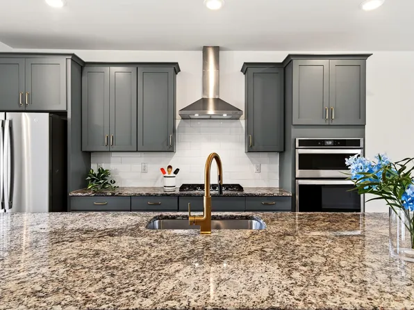 406 Clementine Dr, Cary, NC 27519