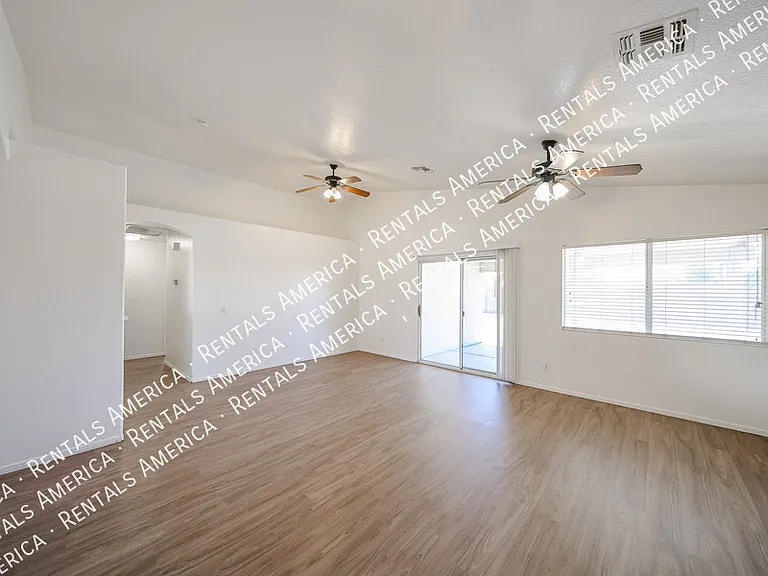 16195 W Lincoln St — Photo 3