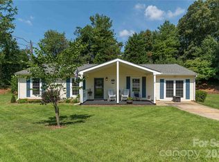 11 Crandon Ct, Asheville, NC 28804