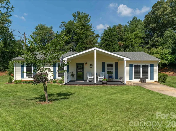 11 Crandon Ct, Asheville, NC 28804