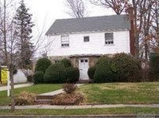 80 Maryland Ave, Freeport, NY 11520