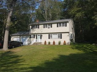 56 Laurel Leaf Dr, Gales Ferry, CT 06335