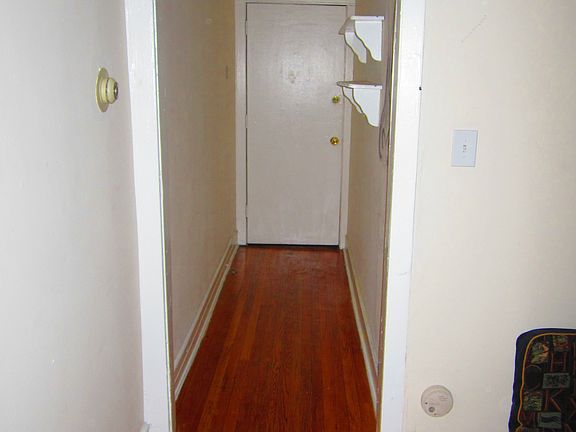 2nd image of 1468 W Argyle St APT 1R