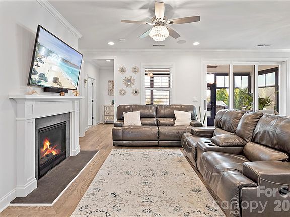 5th image of 445 Bowline Dr