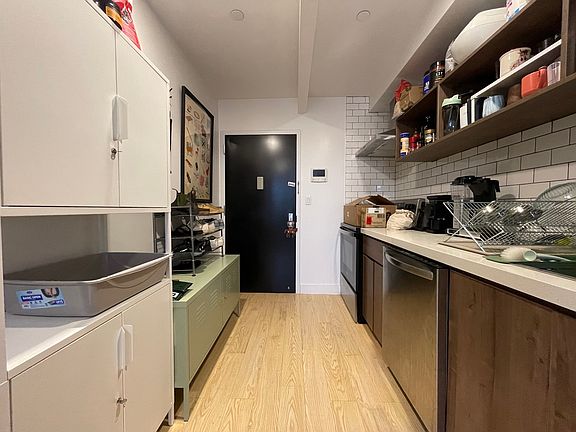 5th image of 24 Wilson Ave #5C