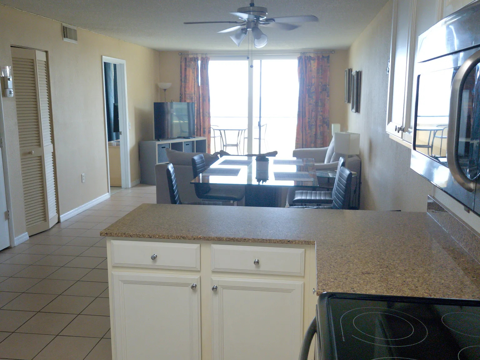 2 bed, 950 sqft, $2,300 — Photo 4