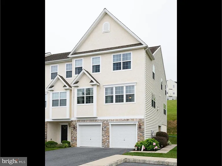 2754 Shelburne Rd — Photo 1