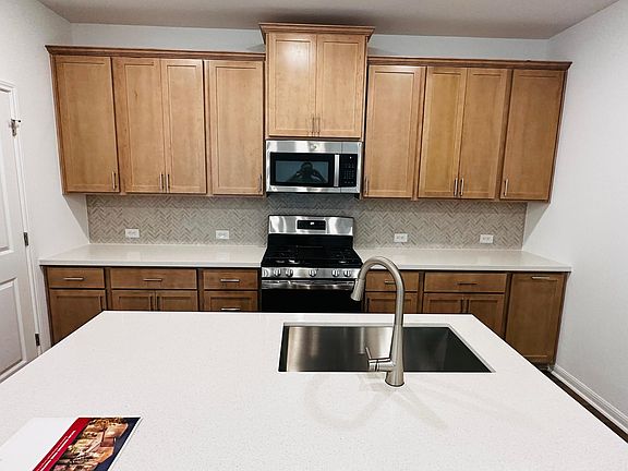 5th image of 206 Flowers Ave
