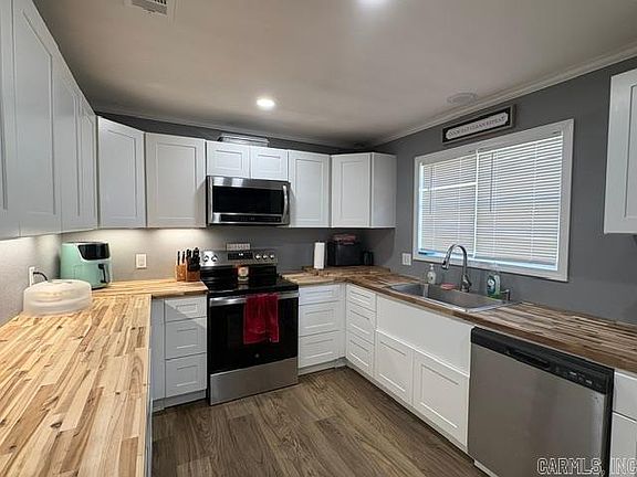 2nd image of 102 N 9th St