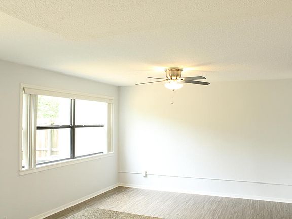 3rd image of 1111 Southampton Dr APT 2