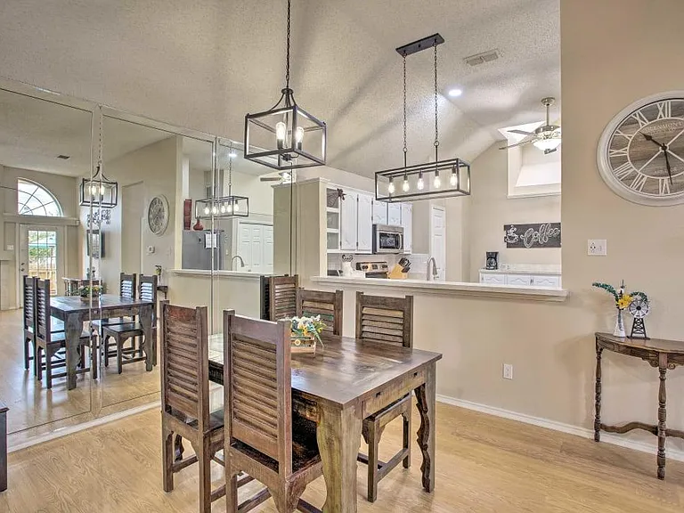 6325 Wildhaven Dr — Photo 2
