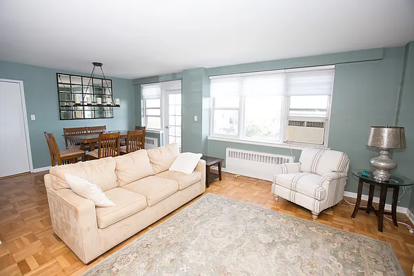 Sold by Re/Max In The City | media 31