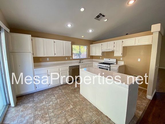 5th image of 14042 Sweet Grass Ln
