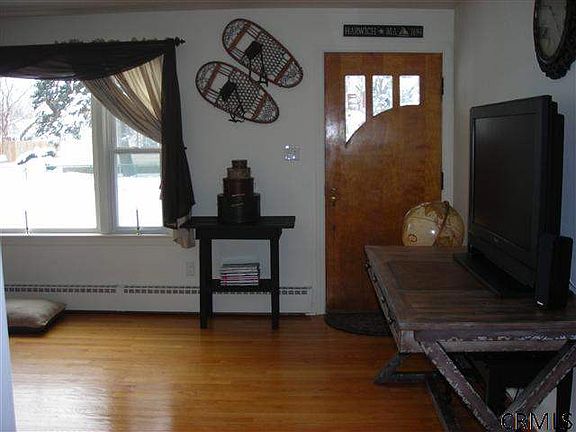 4th image of 1075 Laura St