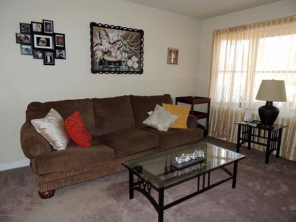 3rd image of 976 Stamler Dr