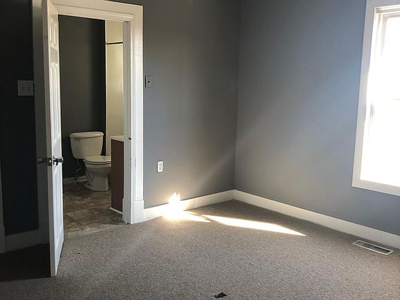 4th image of 204 Washington St