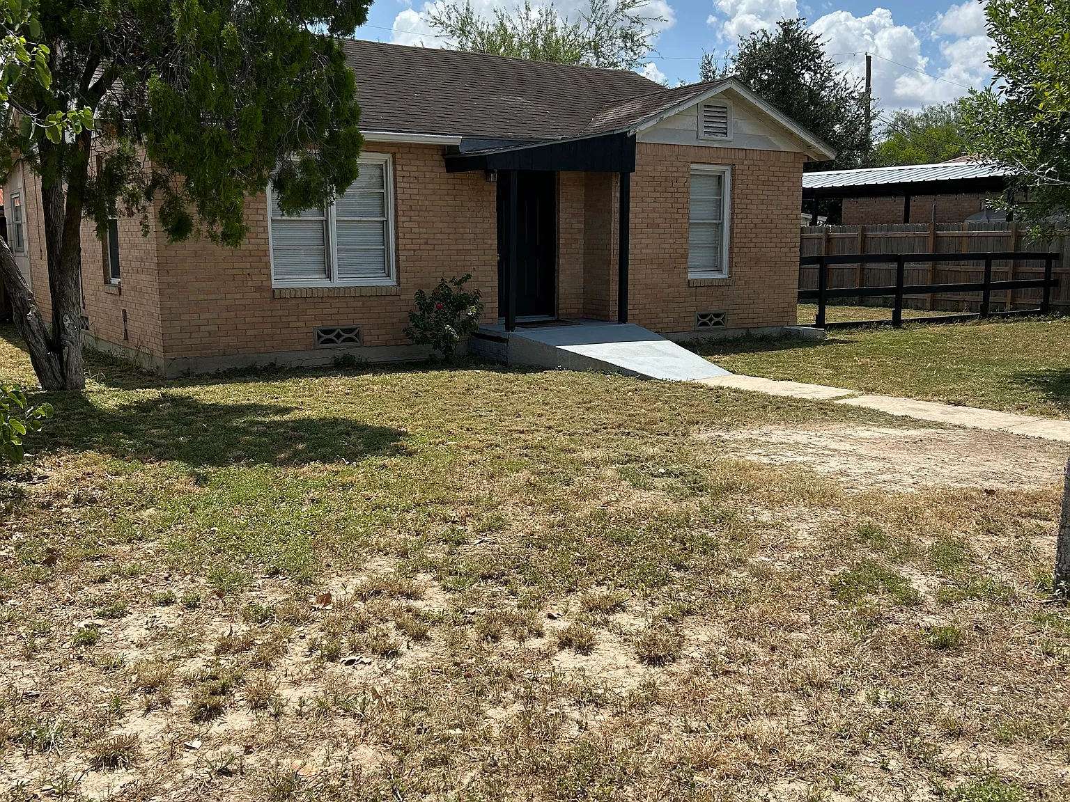 3 bed, 1016 sqft, $1,200 — Photo 1