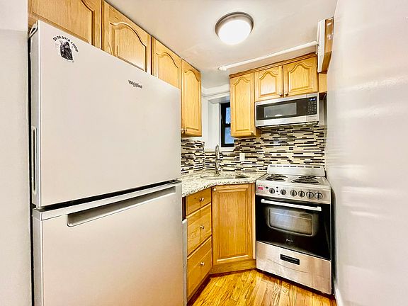 3rd image of 213 1/2 W 16th St #1G
