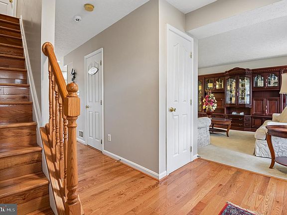 3rd image of 479 Manor Rd