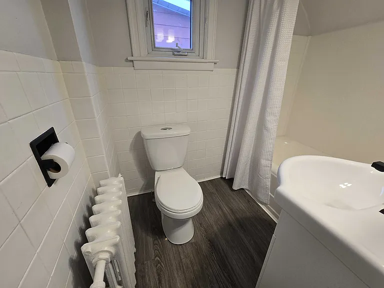 1047 Main St E #1 — Photo 4