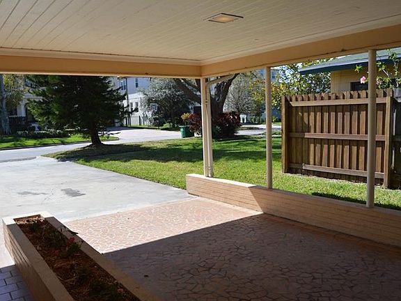 3rd image of 526 Suwanee Cir