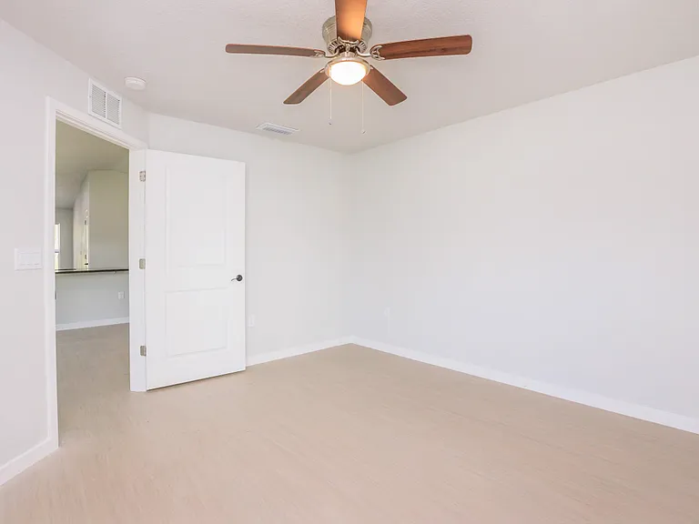 Sandcastle Manor Apartments — Photo 15