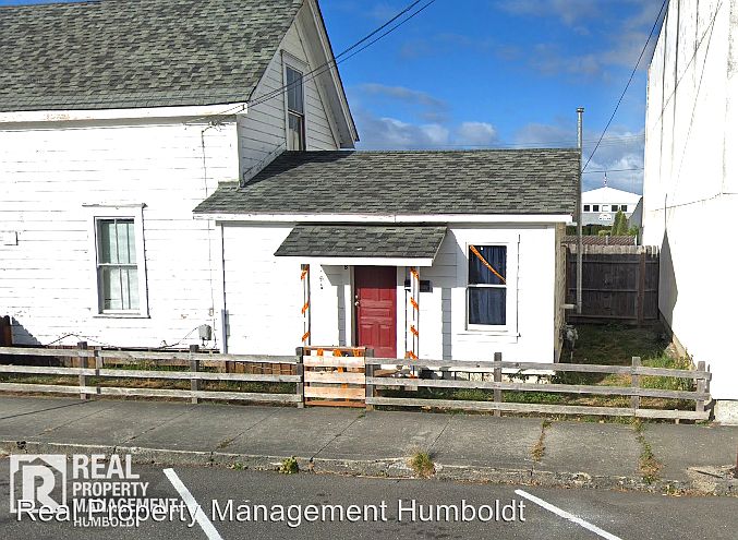 2nd image of 1254 L St #B