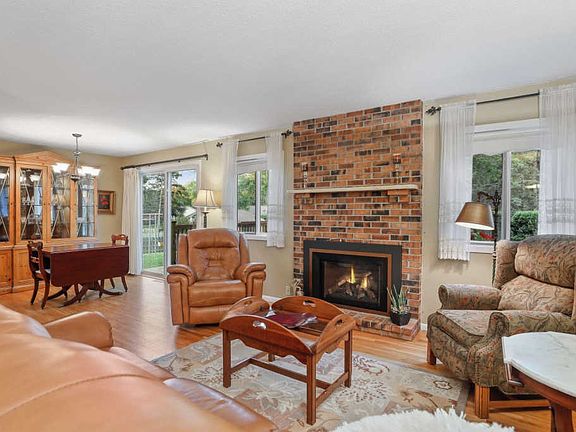 4th image of 2647 Greenmeadow Ct