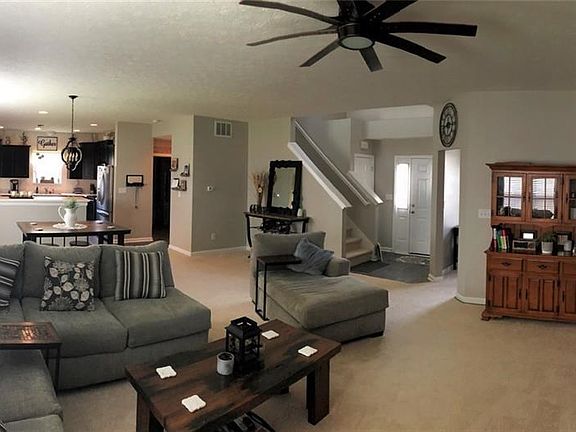 3rd image of 4693 Willowbrook Dr