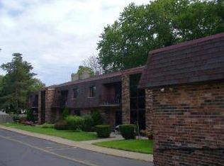 38 W Maple Ave, Mundelein, IL 60060