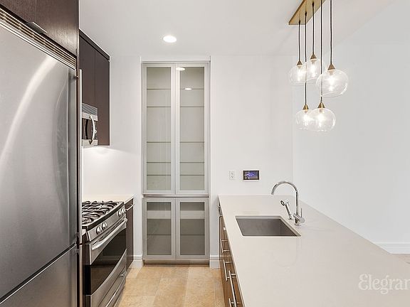 5th image of 212 W 72nd St #8E