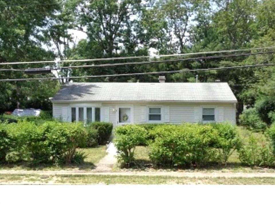1st image of 4 Spruce Blvd