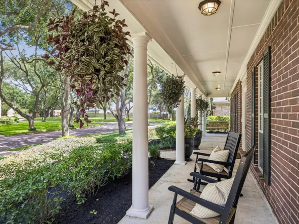 30 Saint Simons Ct, Sugar Land, TX 77479