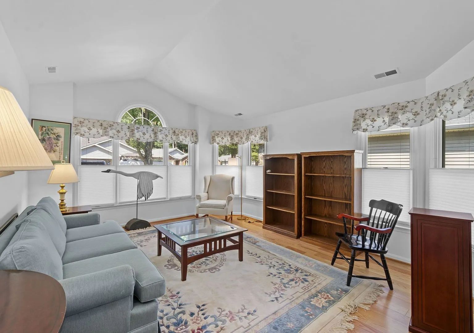 Updated home in Heritage Harbour available soon! — Photo 3