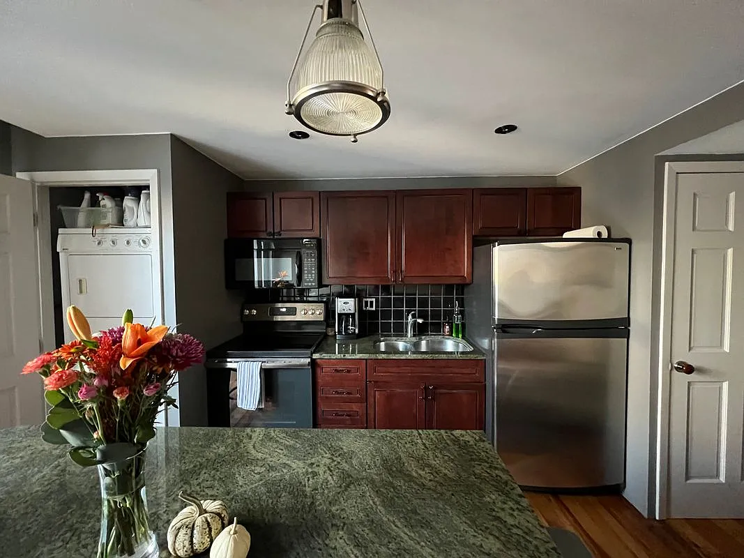 2 bed, 1.5 bath, 1428 sqft, $2,600 — Photo 3