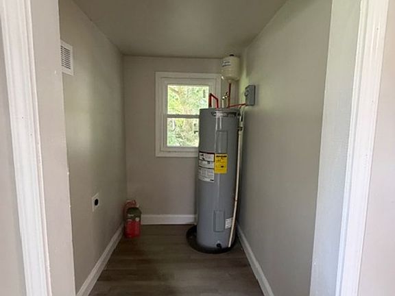 5th image of 609 Marcella Dr