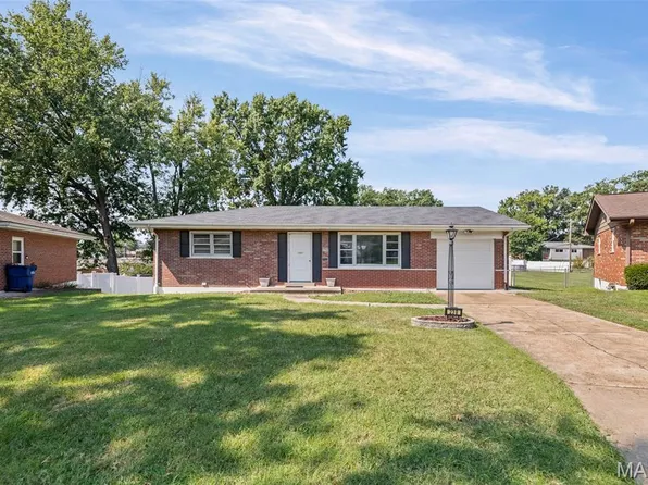 238 Woolwich Ln, Saint Louis, MO 63125