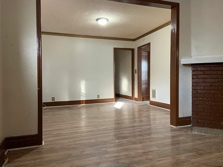 378 E Ferry St #1 — Photo 4