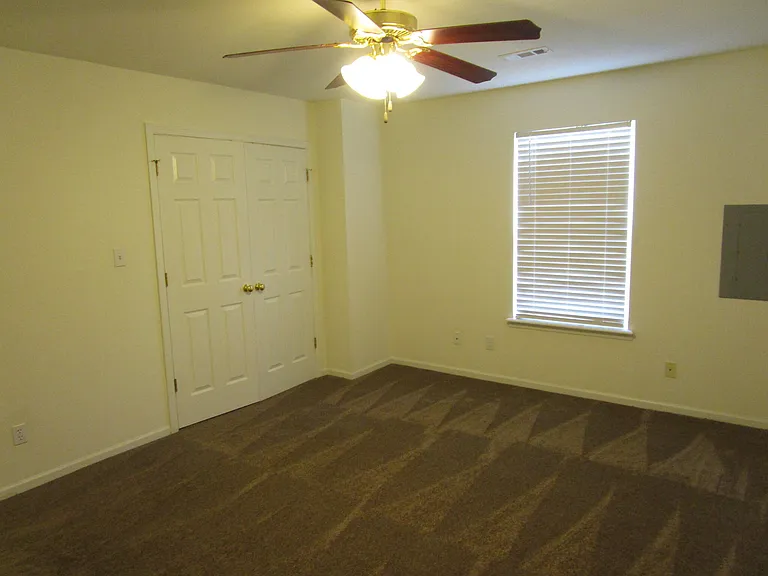 1725 Louise Cir — Photo 11
