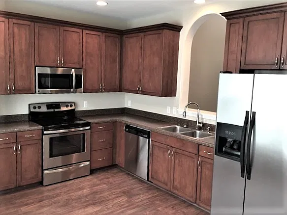 4 bed, 2.5 bath, 1921 sqft, $2,385 — Photo 2